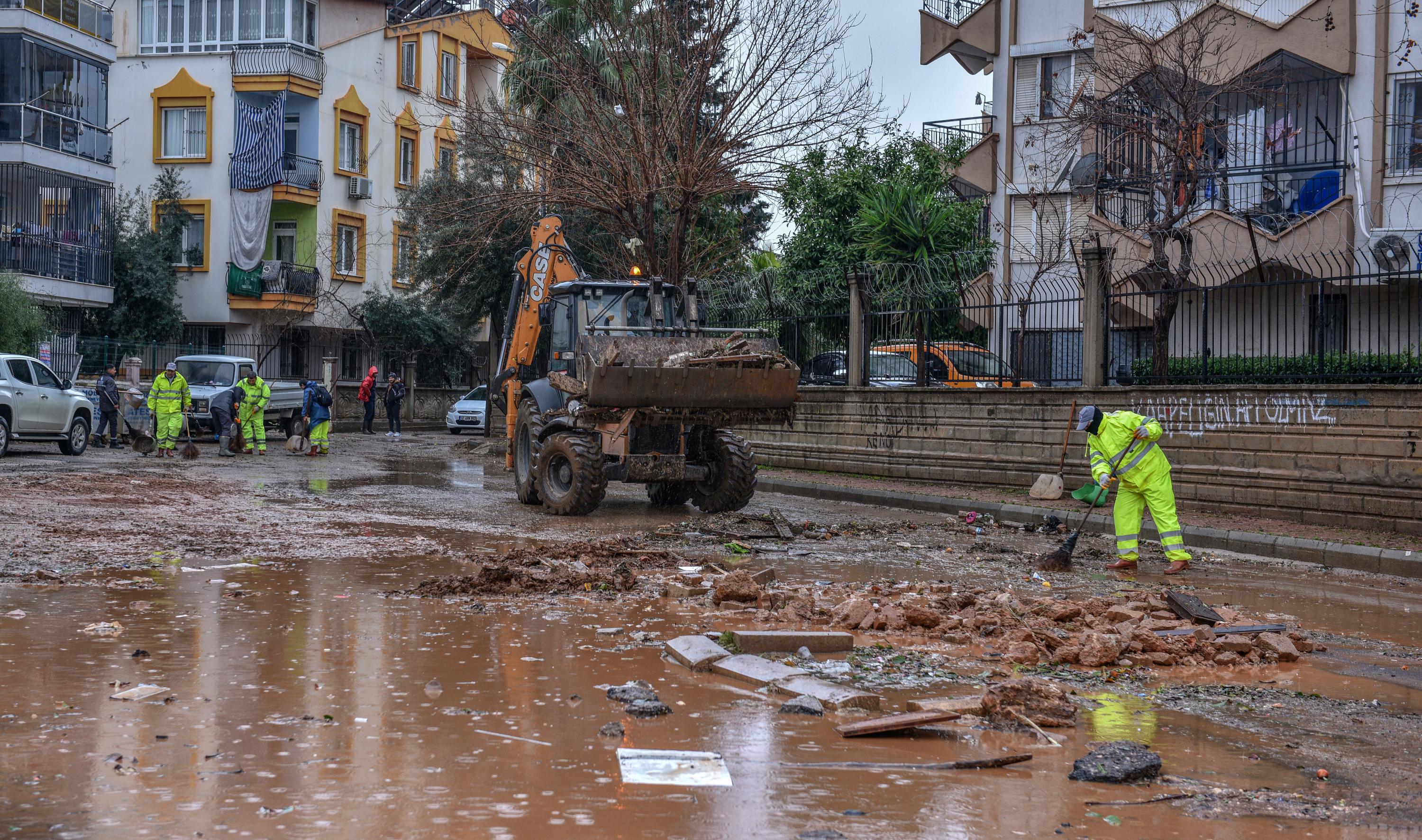 Kepez Belediyesi, Sel Felaketinin Izlerini Siliyor 8