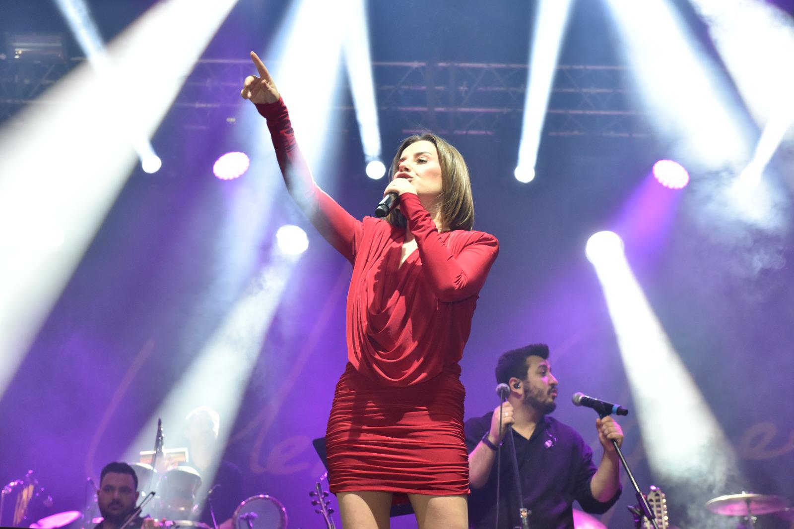 Kepezde Merve Ozbeyden Ramazana Ozel Coskulu Konser 6