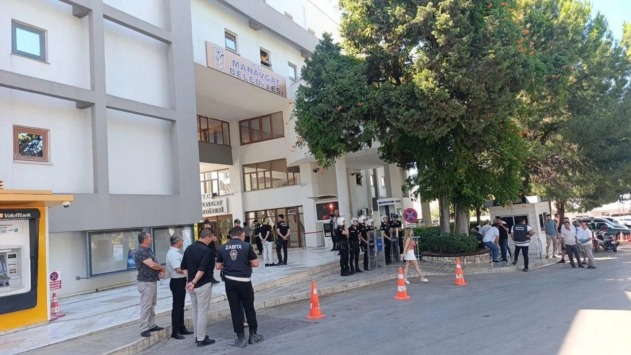 Manavgat Belediyesine Rusvet Ve Yolsuzluk Operasyonu