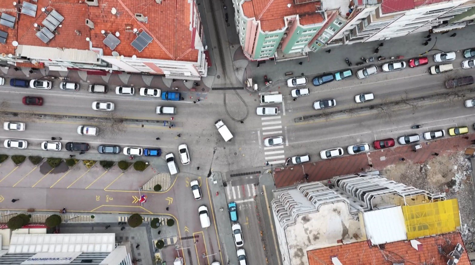 Ispata Cumhuriyet Caddesi'ne Yeni Düzen