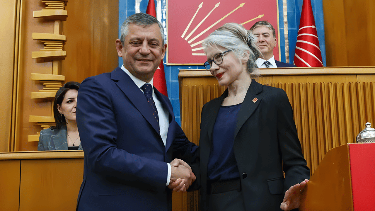 Emine Ülker Tarhan 12 Yıl Sonra CHP'ye Döndü!