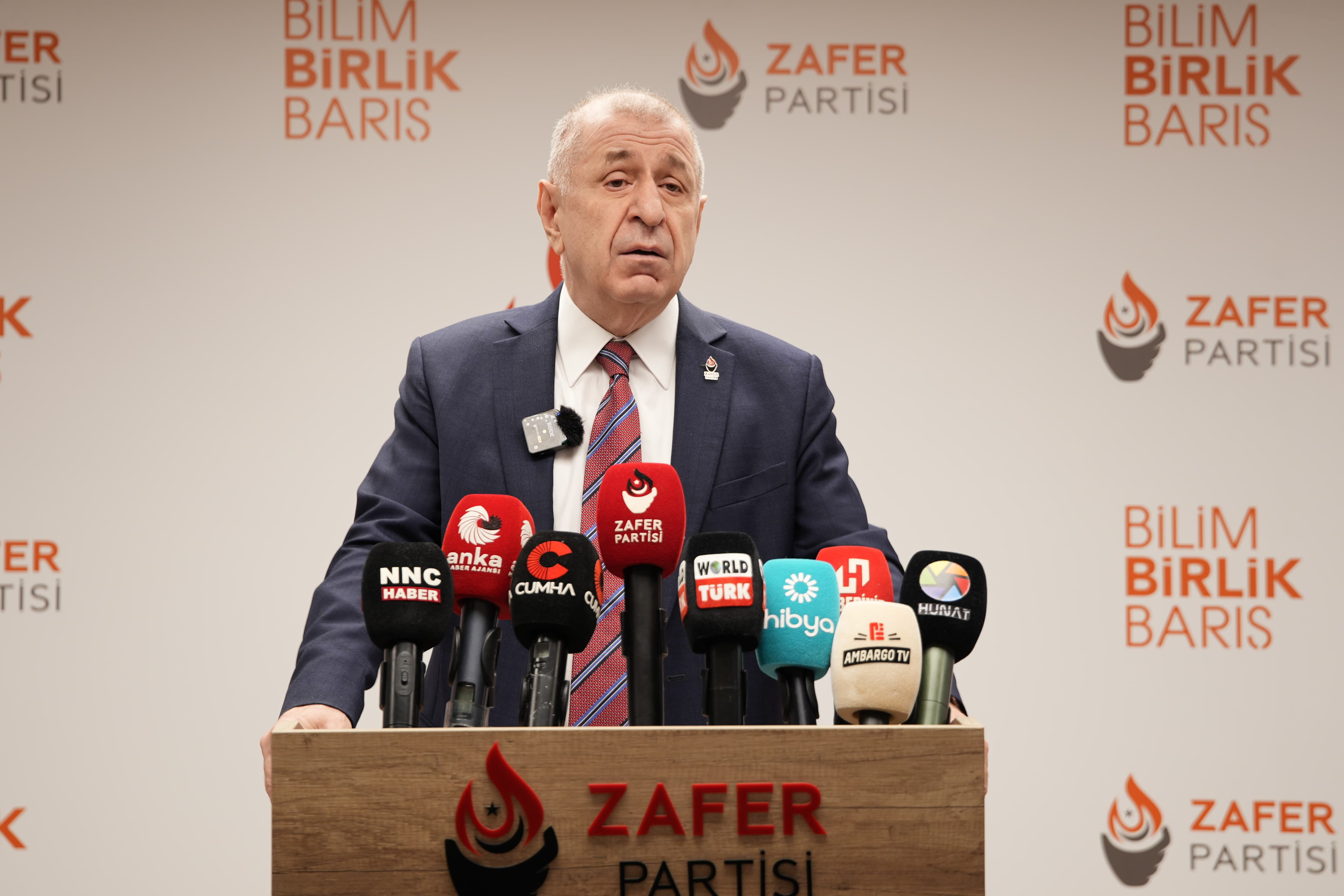 Ümit Özdağ Türk Milleti Bas