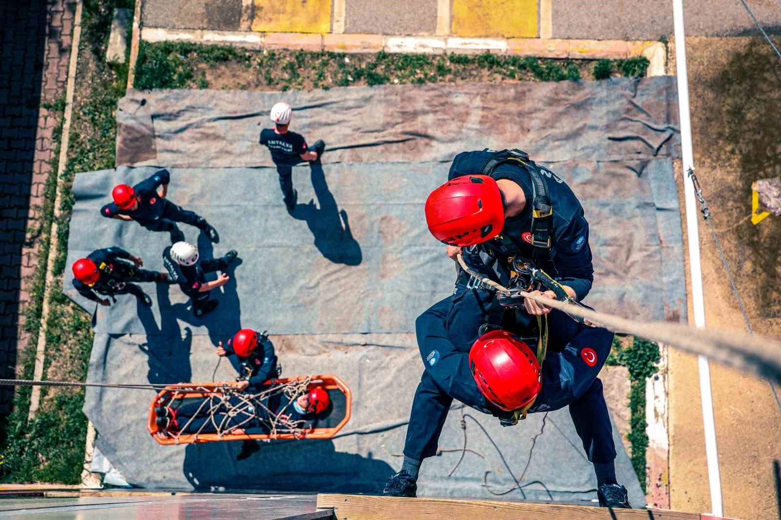 Film Gibi Tatbikatlardan Başarıyla Çıktılar