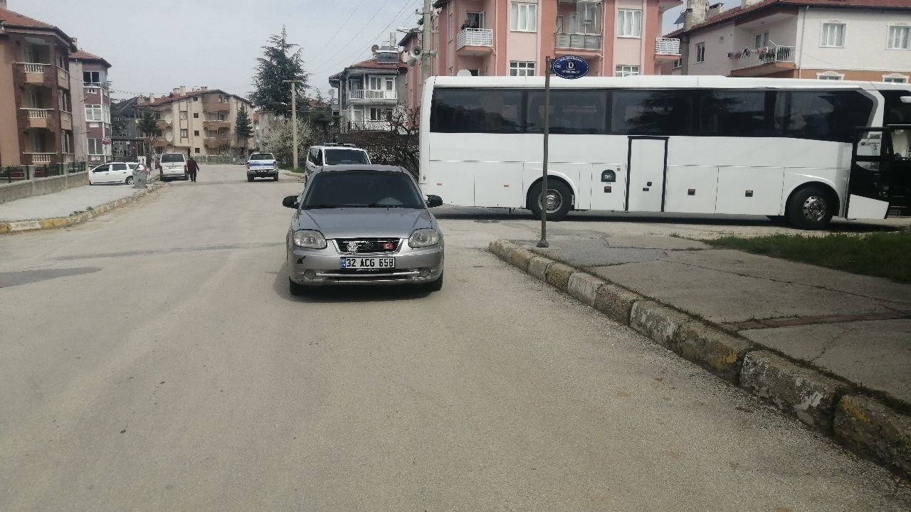 Isparta'da otomobil ile tur otobüsü çarpıştı: 1 yaralı