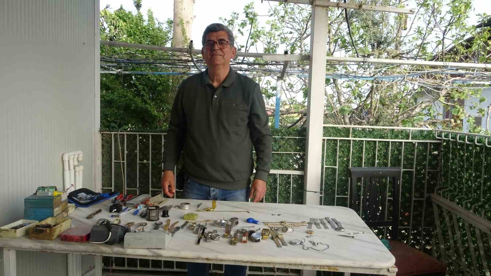 Teknolojiye Yenik Düşen Mesleğini Evinde Yaşatmaya Çalışıyor