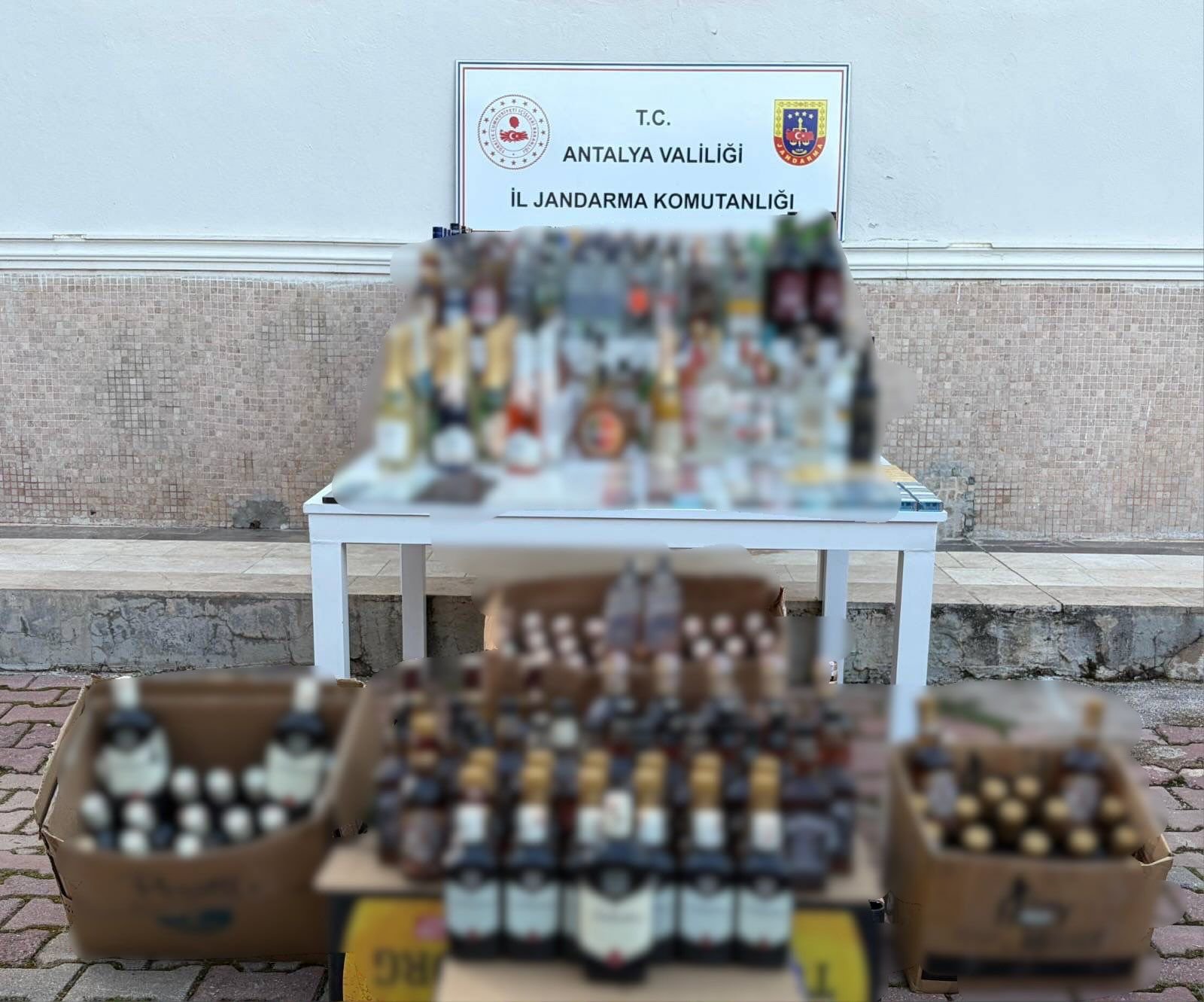 Antalya'da bin 150 litre kaçak alkol ele geçirildi