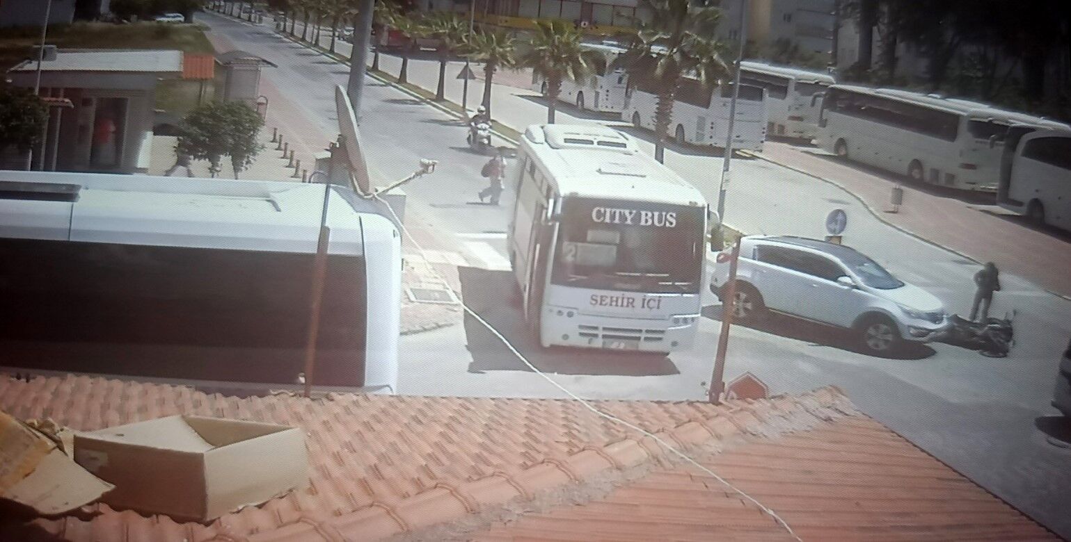 Antalya'da göz göre göre kaza kameraya yansıdı