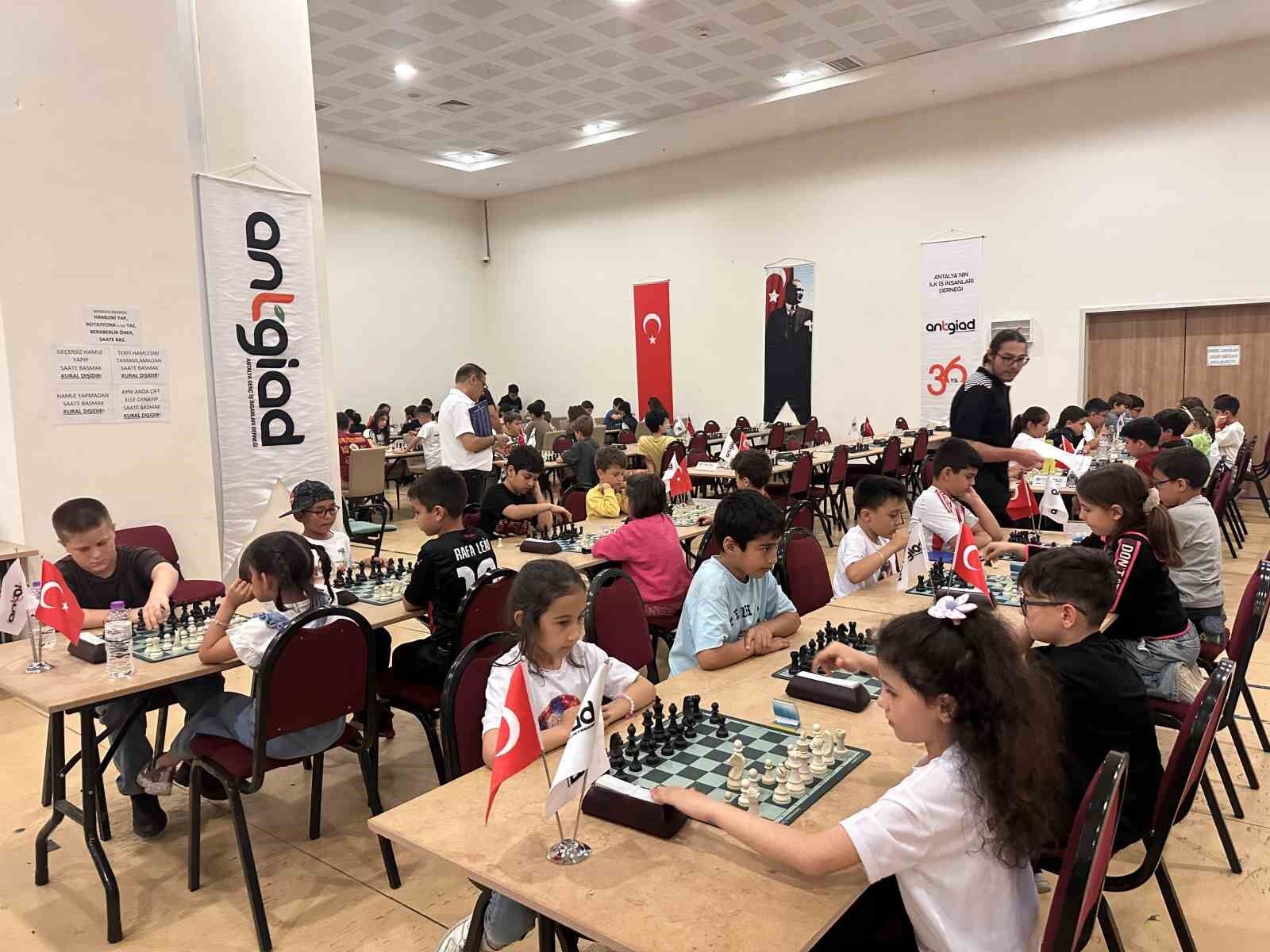 ANTGİAD 2. Ödüllü Satranç Turnuvası büyük heyecana sahne oldu