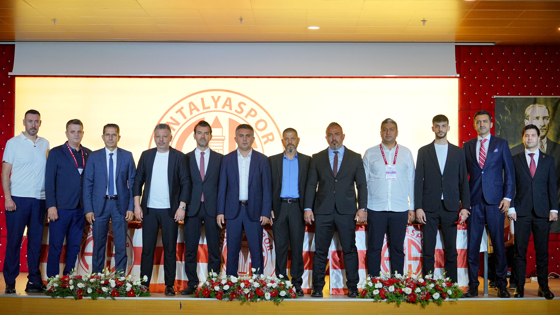 Antalyaspor'da Yeni Dönem, Görev Dağılımları Belli Oldu!