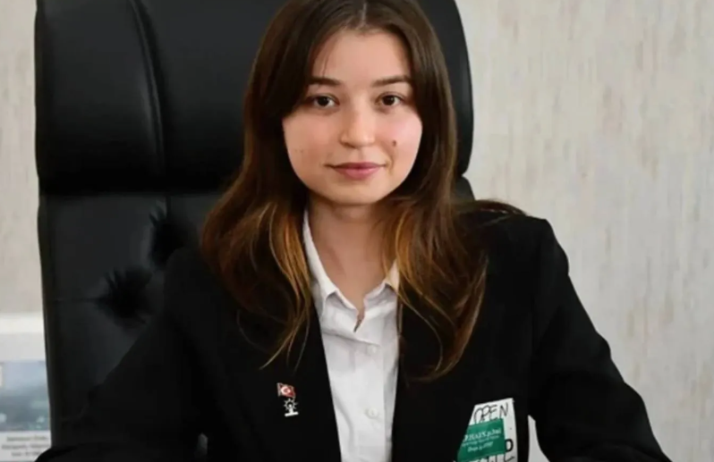 Akp'li Meclis Üyesi Rümeysa Eker İstifa Etti!