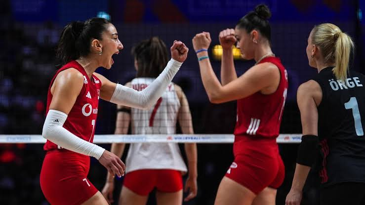 Çin'i Ezici Üstünlükle Geçen Filenin Sultanları Finalde!
