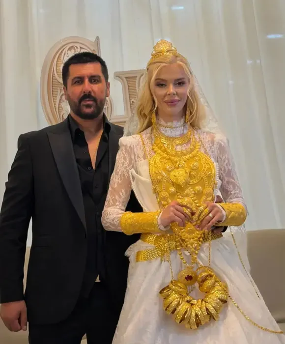 0X0 Vanli Kara Haydar Gozaltina Alininca Esi Cagla Oz Ilk Is Bakin Ne Yapti Altinlari Boy Boy Gostermisti 1788862070640