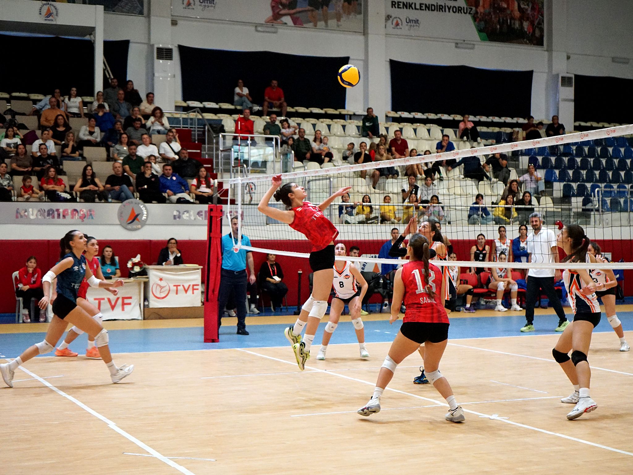 Antalyaspor Voleybol Takımı Sezona 3 Puanla Başladı