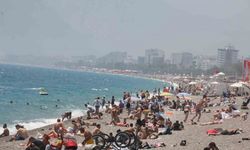 ANTALYA ÖNCE SANDIĞA SONRA DENİZE KOŞTU
