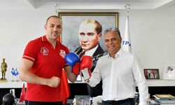 KIZIL FIRTINA MAÇLARI NAKAVT KAZANARAK ŞAMPİYON OLDU
