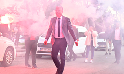 Uysal, Antalyaspor maçında meşalelerle karşılandı
