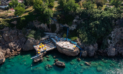 Falez Plajlarında Mavi Gururu