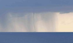 Antalya’da ardı ardına çıkan hortumlar kamerada