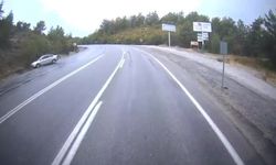 Antalya’da yağış nedeniyle kayganlaşan yolda otomobil takla attı: 2 yaralı