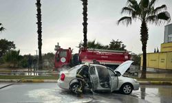 Seyir halindeki otomobil yandı: Sürücü kendisini araçtan dışarı attı