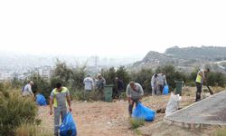 Üç hafta önce 60 çuval çöp toplanan caddeden bu sefer 80 çuval çöp çıktı