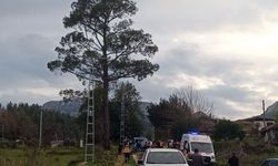 Antalya'da kamyonetin kasasından düşen kadın hayatını kaybetti