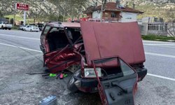 Akseki'de iki otomobil çarpıştı: 3 yaralı