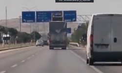 Damperi Açık Kamyon Levhayı Yıktı!