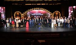 Uluslararası Akdeniz Tiyatro Ödülleri Kepez'de Yıldızlarla Buluştu