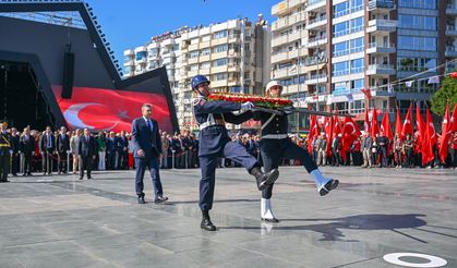 Cumhuriyet'in 101. Yılına Çelenk Sunuldu