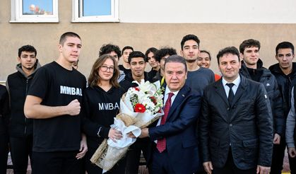 Gençliğinde Çift Sürdüğü Bahçede Öğrencilerle Buluştu