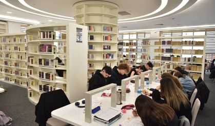Akdeniz’in En Büyük Kütüphanesine Öğrencilerden Büyük İlgi