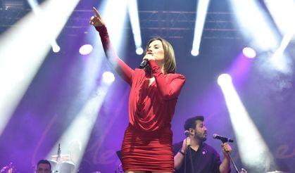 Merve Özbey’den Ramazan’a Özel Coşkulu Konser