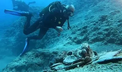 Bakan Ersoy'dan 2 Bin Yıllık Seramik Batığına Tarihi Dalış