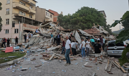 Sındırgı’da 6,1’lik Deprem: 10 İlde Hissedildi