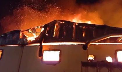 Isparta’da bir kereste fabrikası tamamen yanarak kül oldu