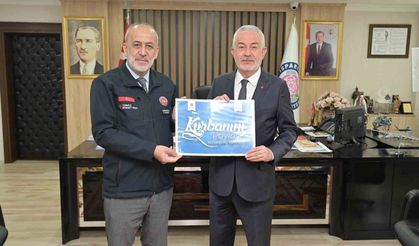 Isparta Belediye Başkanı Başdeğirmen kurban bağışında bulundu