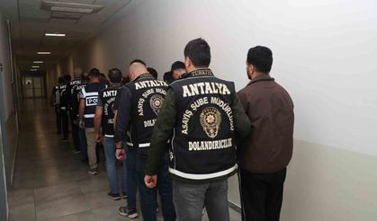 Kendilerini emniyet müdürü olarak tanıtıp 50 milyon TL'lik vurgun yaptılar