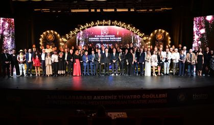 Uluslararası Akdeniz Tiyatro Ödülleri Kepez'de Yıldızlarla Buluştu
