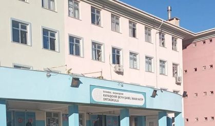 Okula Bıçaklı Saldırı Bir Öğrenci Hayatını Kaybetti