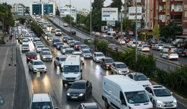 Antalya'da Trafik Kaosuna Çözüm: Boyalı Şerit