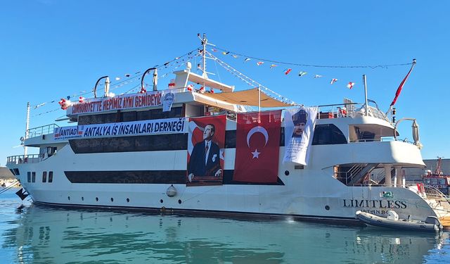 Antalya İş İnsanları Derneği'nden Cumhuriyet Kutlaması