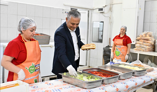 Başkan Uysal, ‘Çocuklarımız açlıkla sınanmamalı’