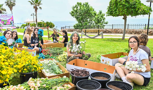Antalya’da ‘Çiçek Desenleri Günleri’ Başladı