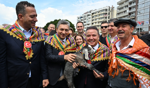 Antalya Sokakları Yörük Göçüyle Şenlendi