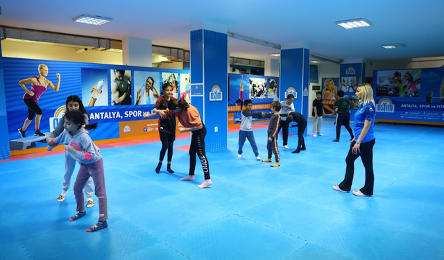 Antalyalı Kadınlar Kendini Savunmayı ASFİM’de Öğreniyor