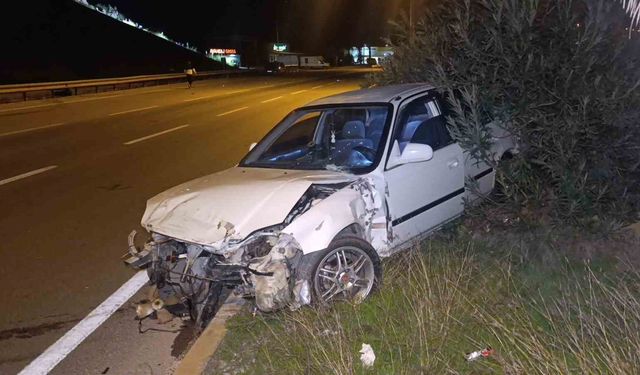 Kaza Yapan Otomobil Refüjde Terk Edilmiş Halde Bulundu