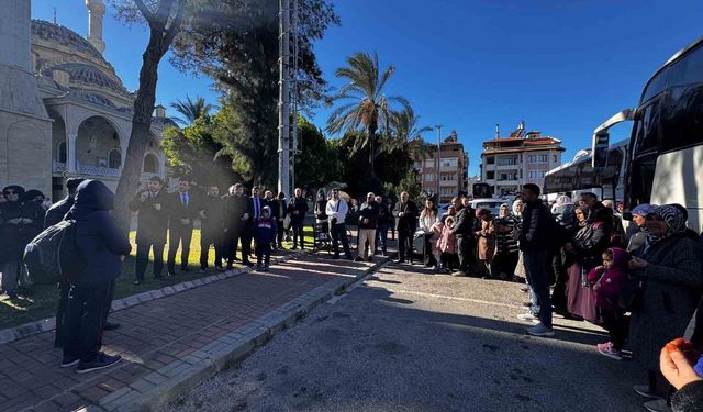 Manavgat'ta umre yolcuları dualarla kutsal topraklara uğurlandı