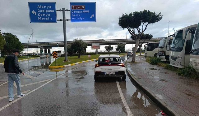 Antalya'da otomobille motosiklet çarpıştı: 2 yaralı