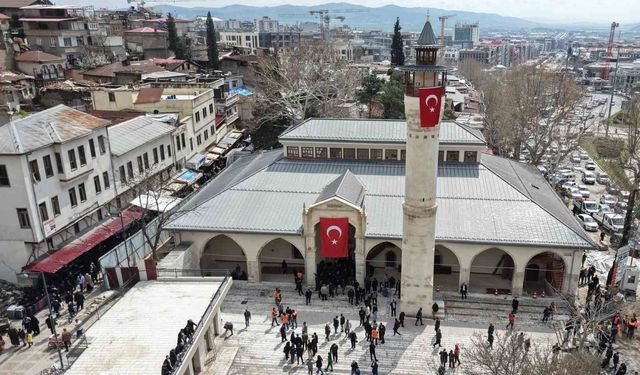 Depremde Hasar Gören 583 yıllık Cami İbadete Açıldı